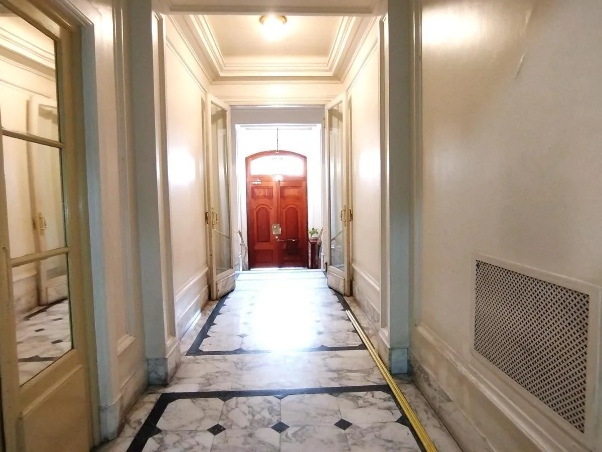 Edificio Frances Apto Profesional Living Comedor, 1 Dormitorio y Escritorio o Comedor de Diario