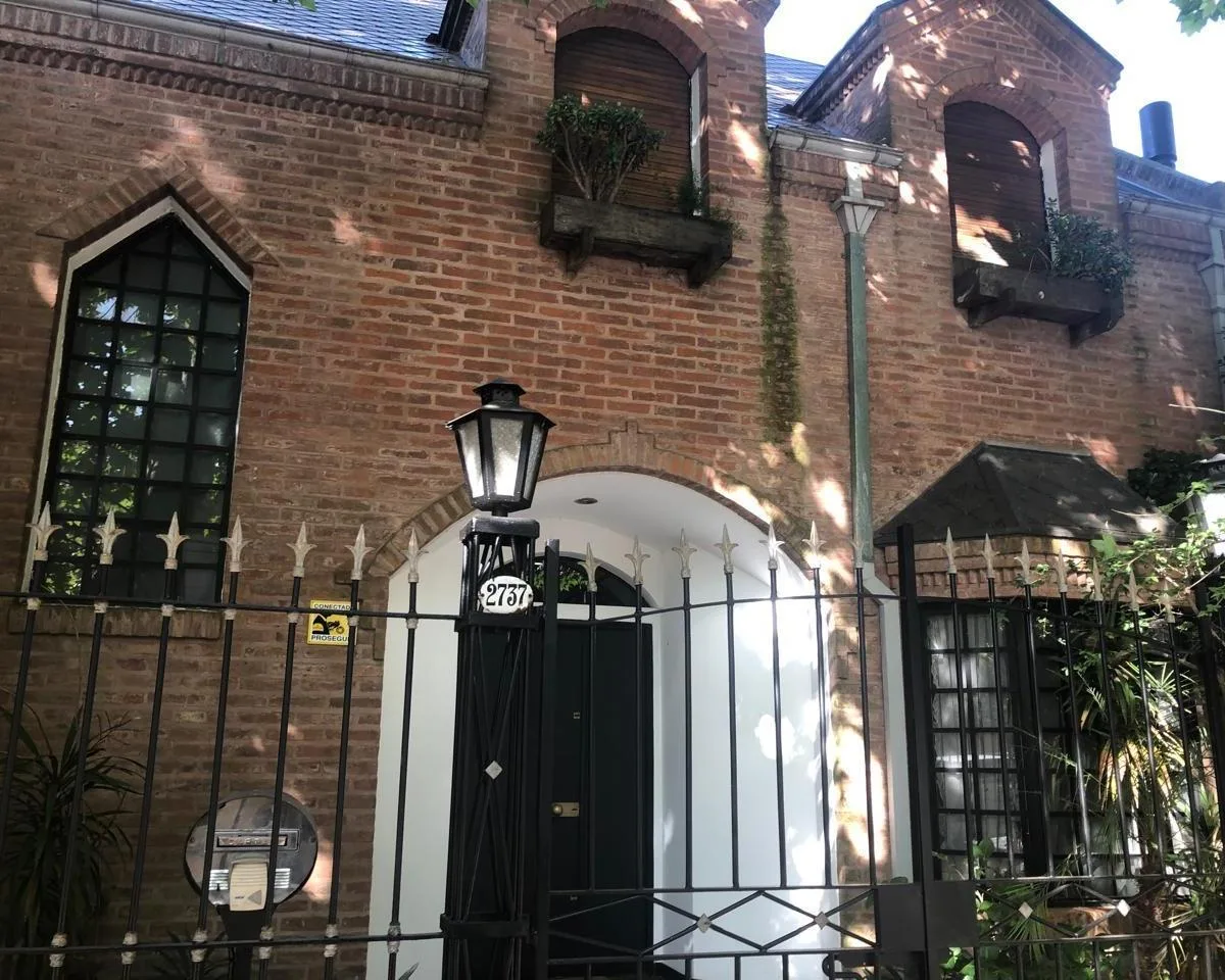 Chalé com jardim e piscina