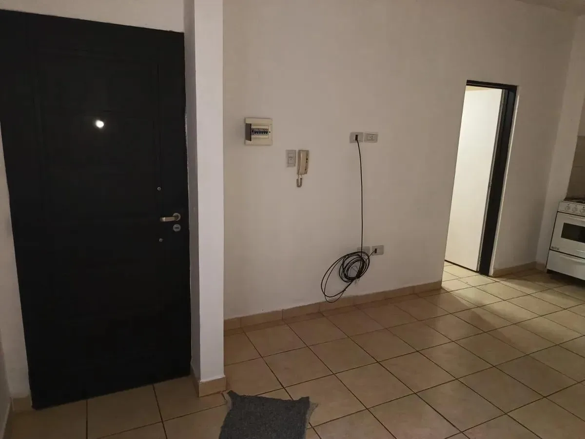 Monoambiente a m de Hipólito Irigoyen