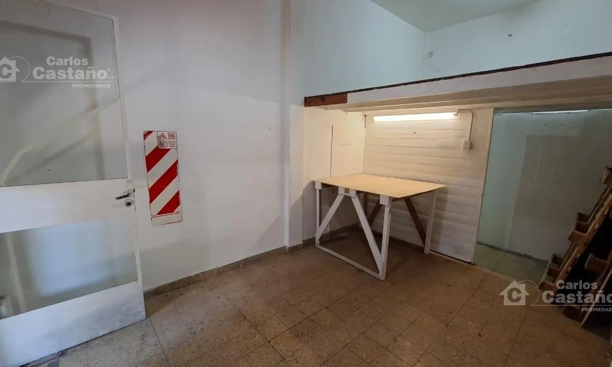 Local Entrepiso a 4/c de Av Maipu (Zona Comercial)