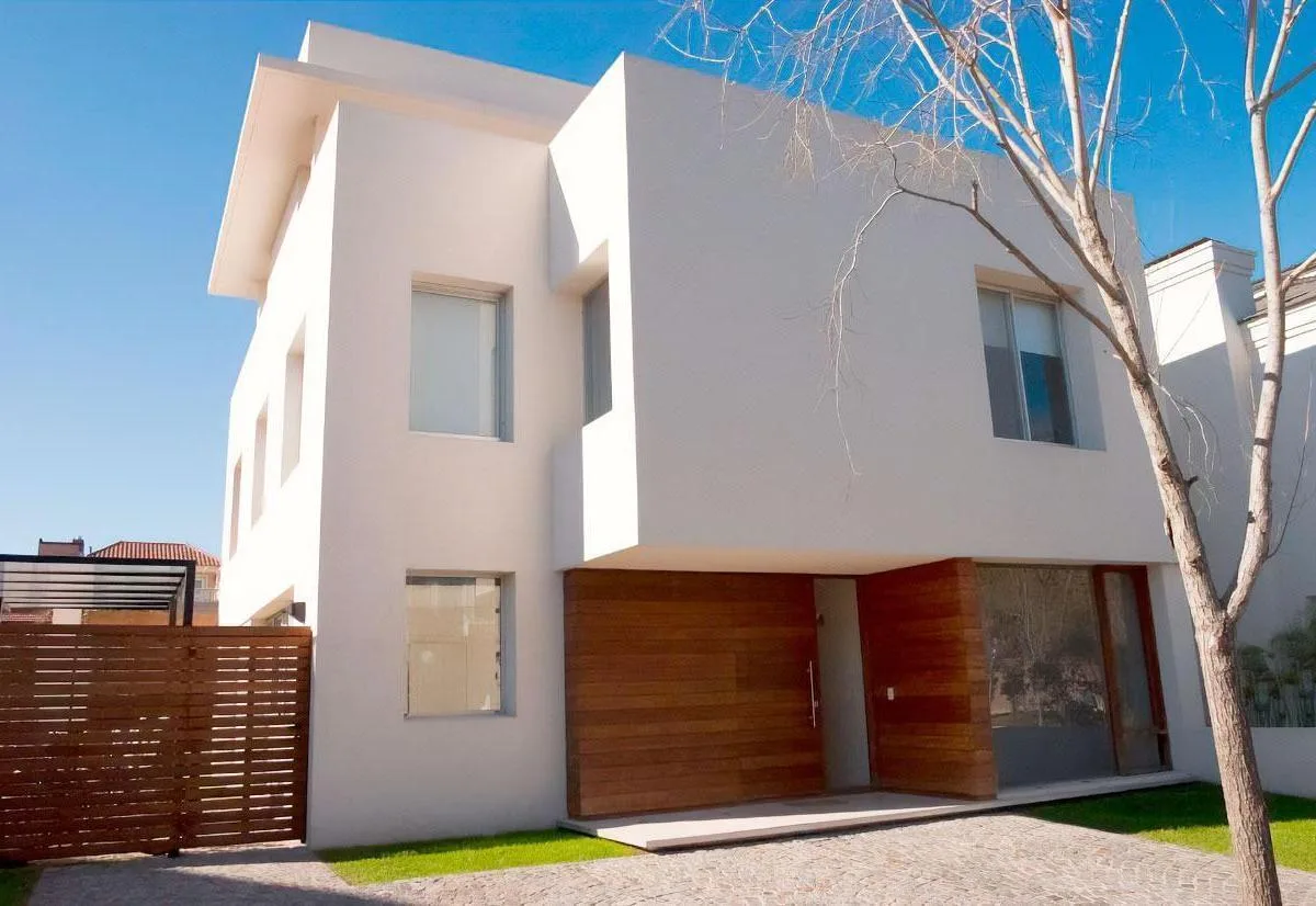 Casa com 4 dormitórios em Victoria