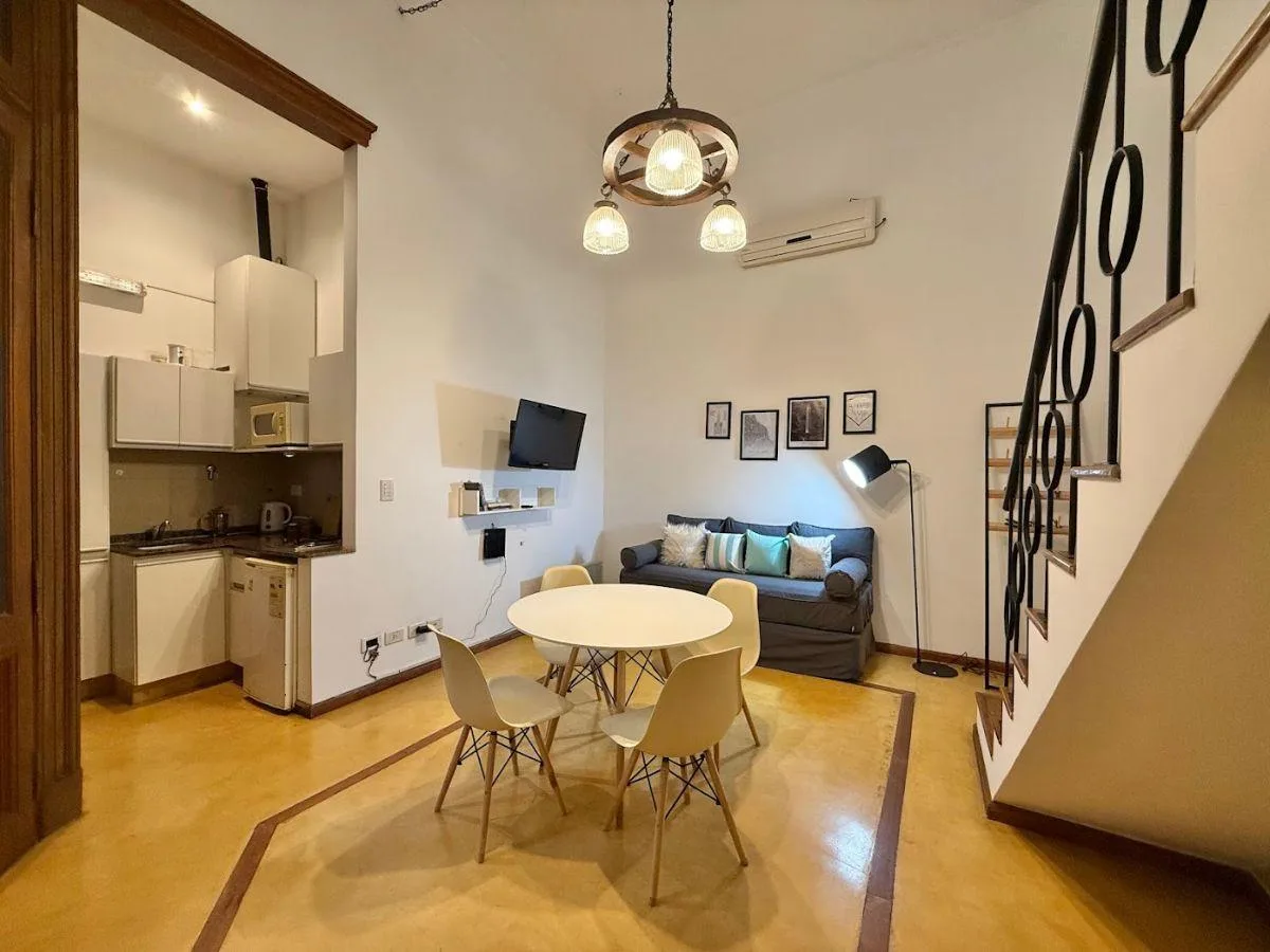 Furnished duplex apartment with patio in Monserrat