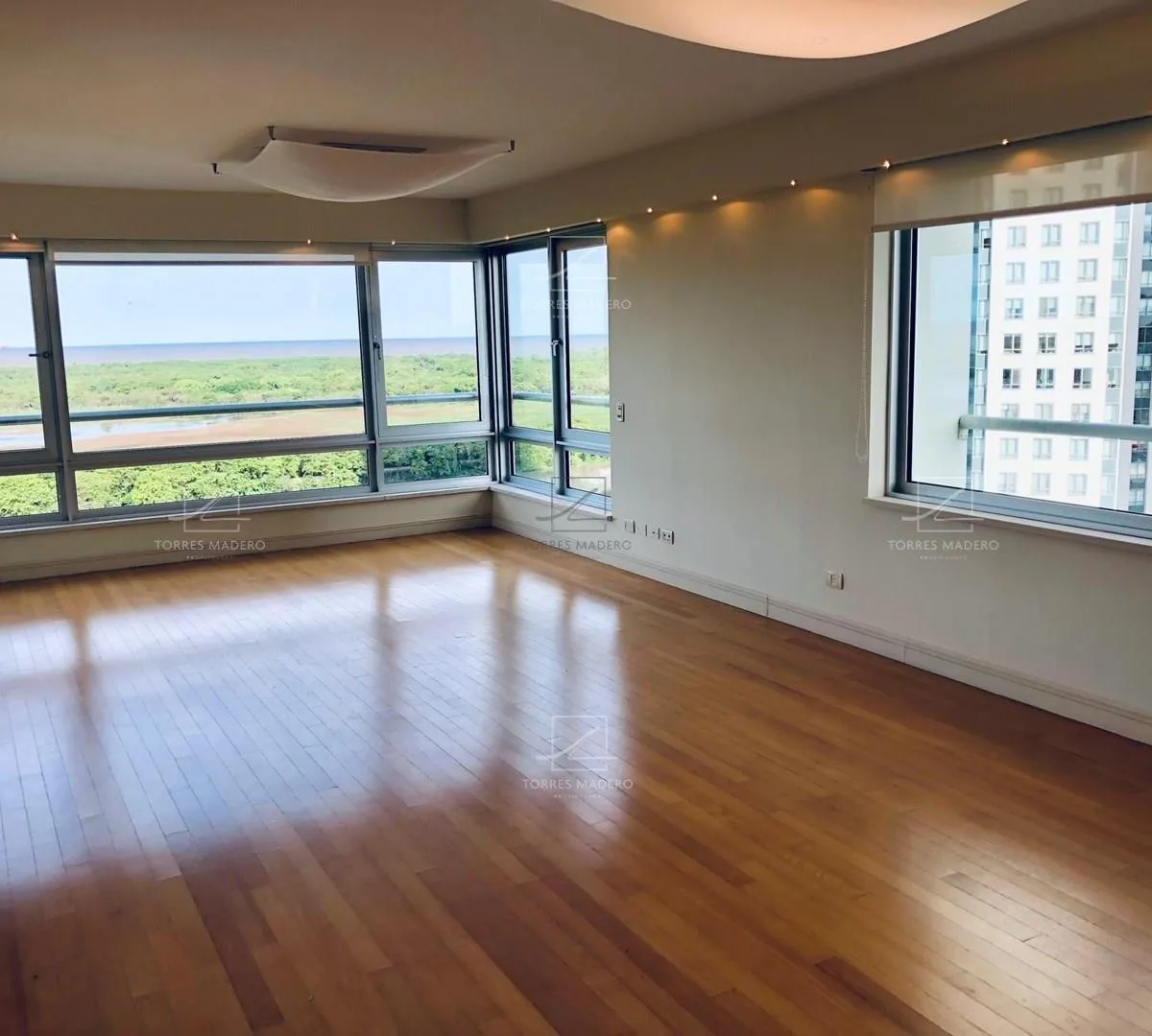 Two-bedroom apartment with parking in Puerto Madero