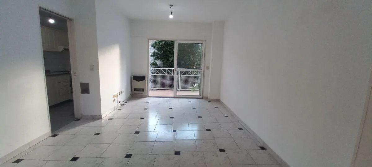 Depto 3 Amb Contrafrente con Balcón. Piscina