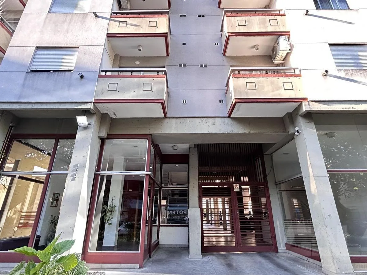Alquiler Departamento 2 Ambientes, con Cochera en Moron Sur