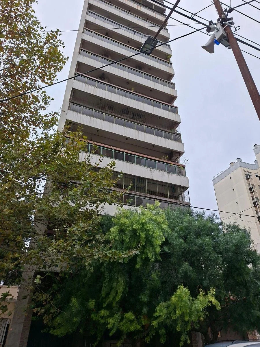 Ramos Mejía: 2 Amb. 1 Cdra. de Av de Mayo Al 300