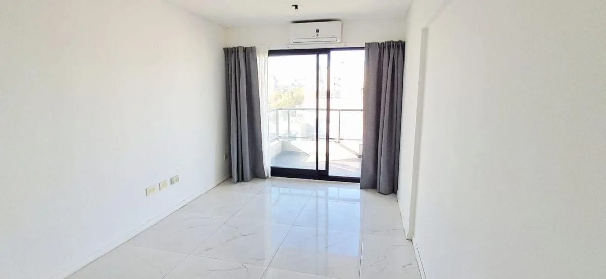 Alquiler Departamento con 2 Dorm. y Balcón en Parque Patricios