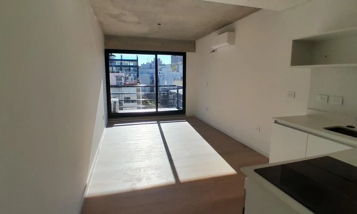 7th-floor studio with balcony