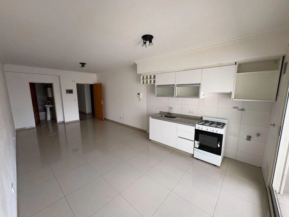 Alquiler Monoambiente en Flores – 4° Piso Luminoso