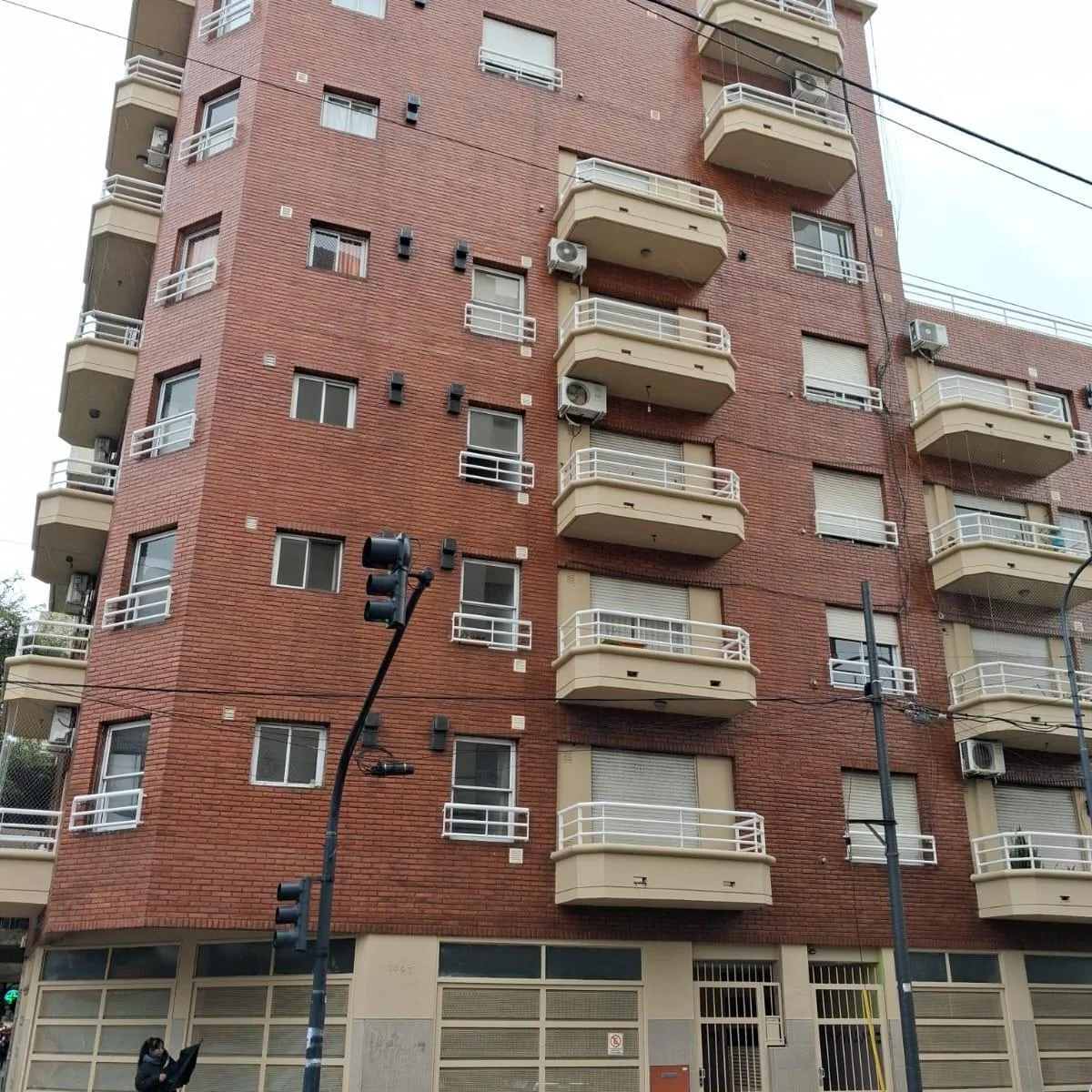 2 Ambientes Al Frente con Balcón - Cocina Independiente - Lavadero en Cocina - Esquina Gaona