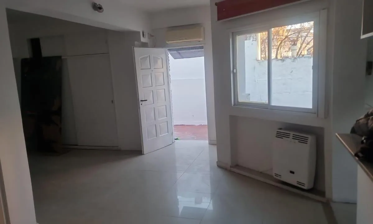 Dpto en 1er Piso, Solo