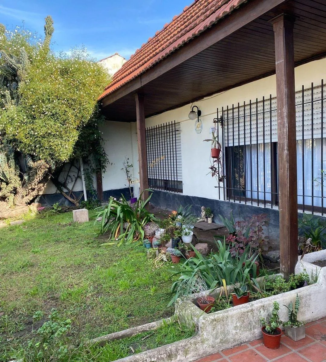 3BR house, patio and covered parking