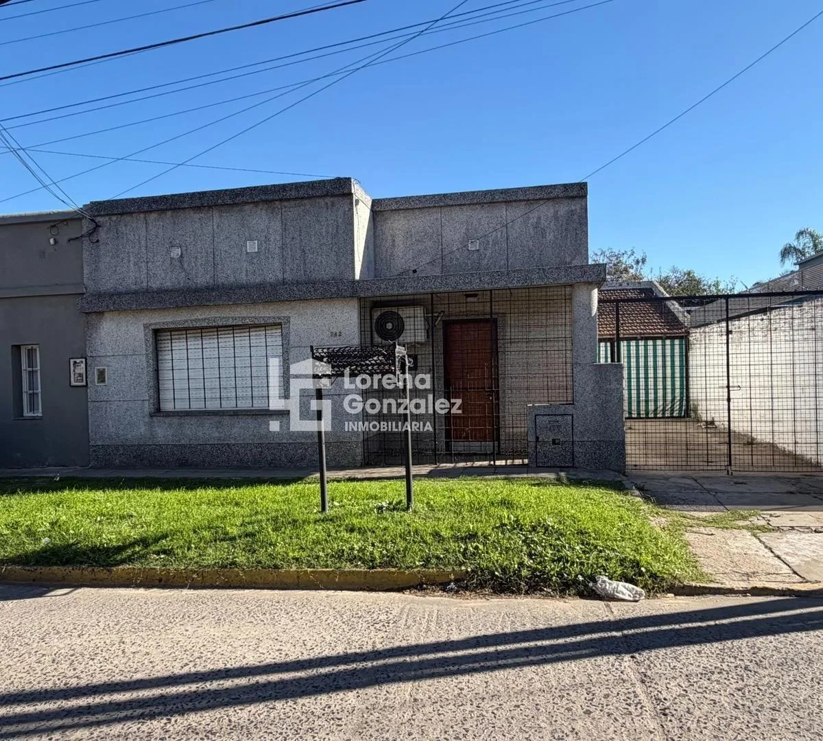 Casa con Dos Dorm. + Departamento