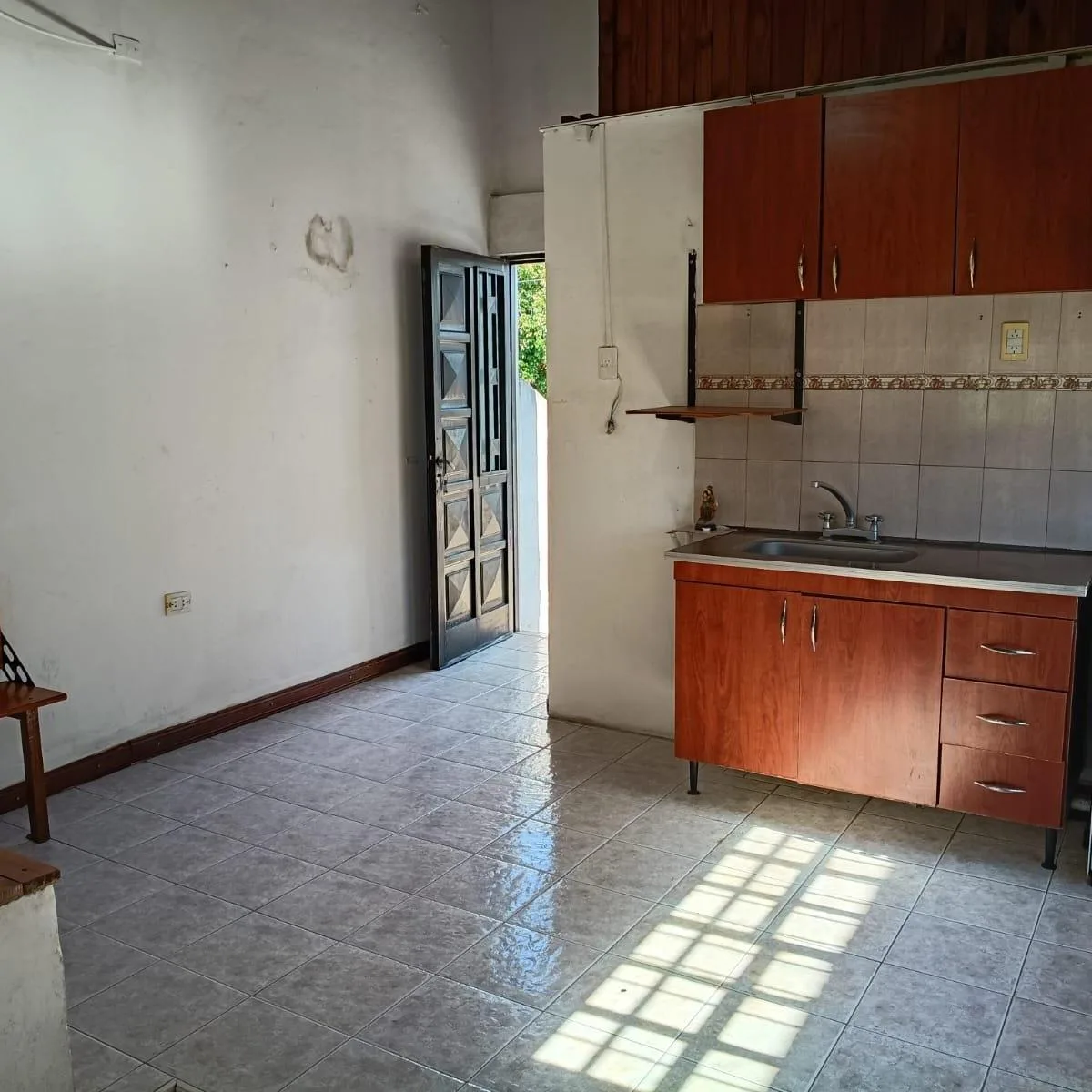Depto en Primer Piso, 2 Amb, con Terraza
