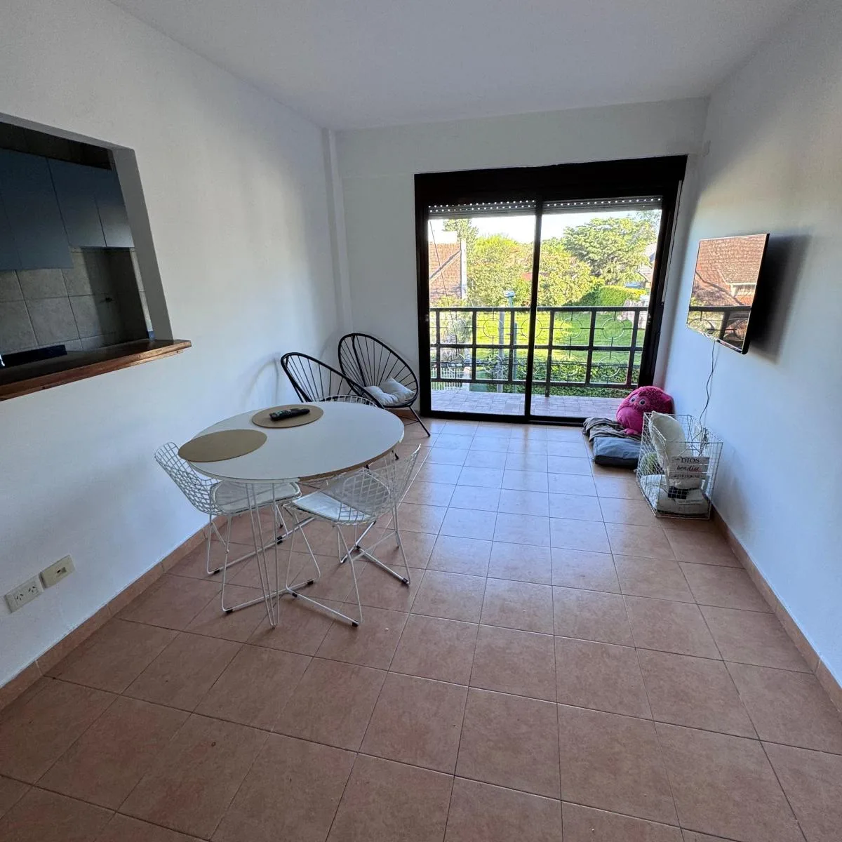 – Alquiler Departamento 2 Ambientes Amoblado con Cochera y Balcón