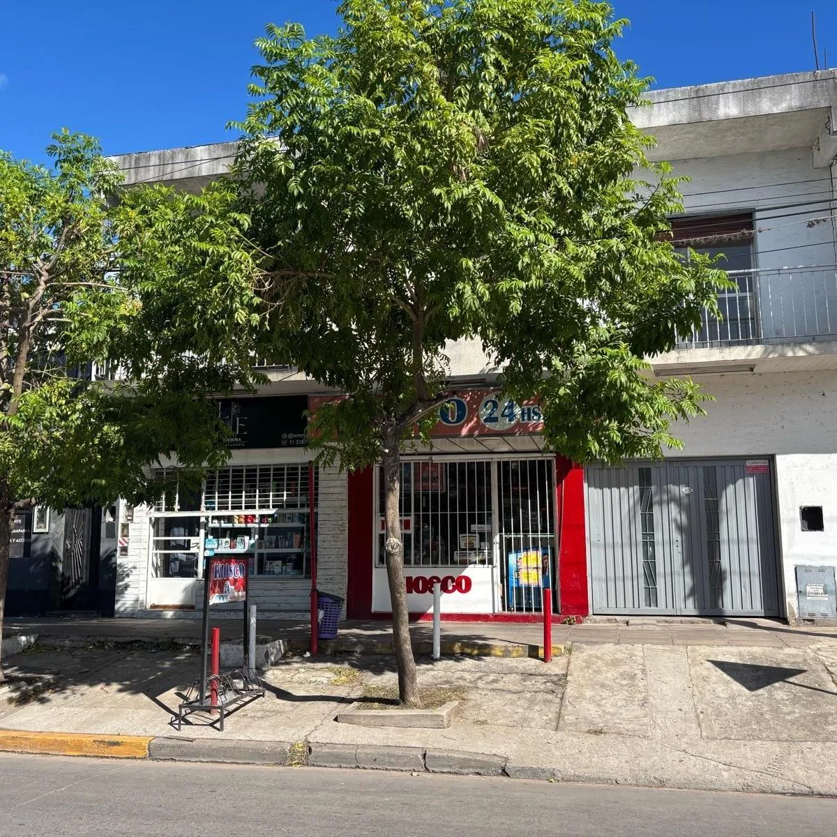 Alquiler Departamento 3amb, Al Frente con Cochera y Jardin Propio, Parque Leloir