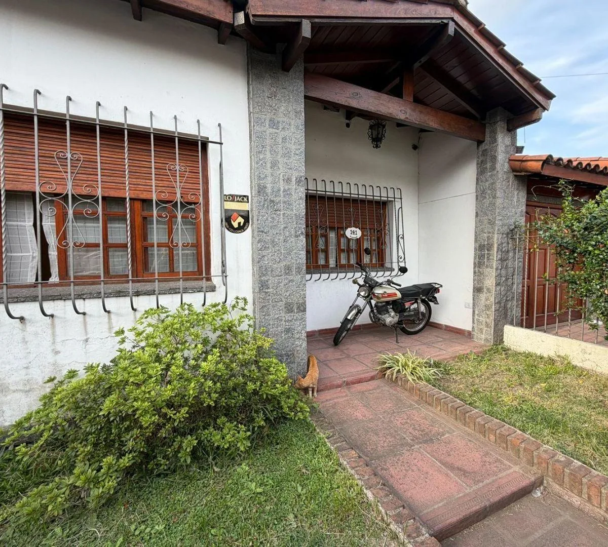 Casa 4 Ambientes con Jardín y Pileta