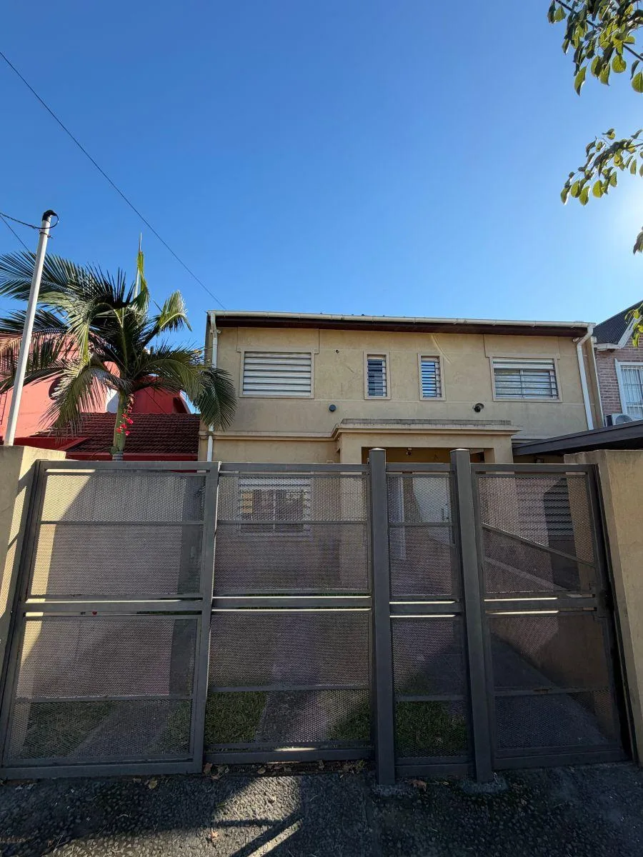 Casa con 3 Dorm. en Alquiler - Hurlingham