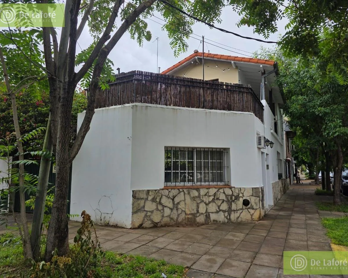 Alquila - Excelente Propiedad, P. H. 4 Ambientes en Planta Alta, con Distribución Funcional