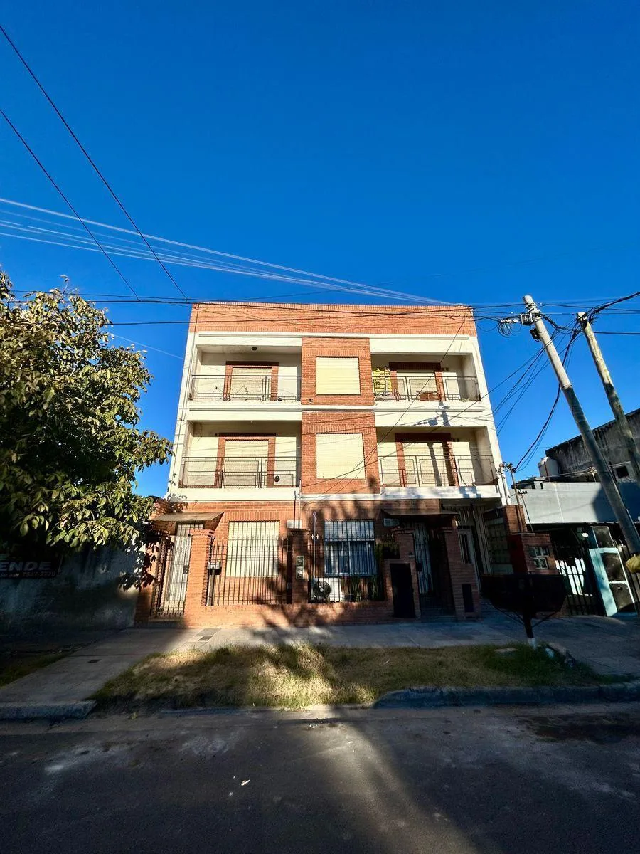 Departamento de 2 Ambientes con Dos Balcones Al Frente