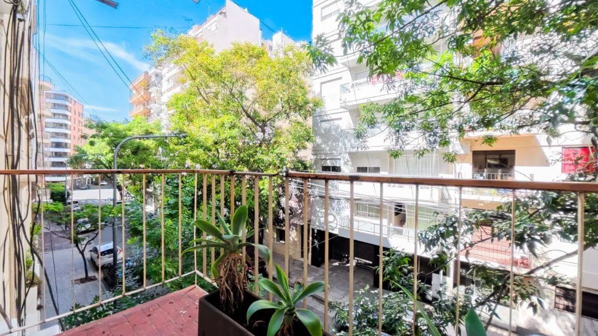 Alquiler 24 Meses en Caballito. Excelente Departamento de 3 Ambientes. Frente. Balcón. Cochera Opt