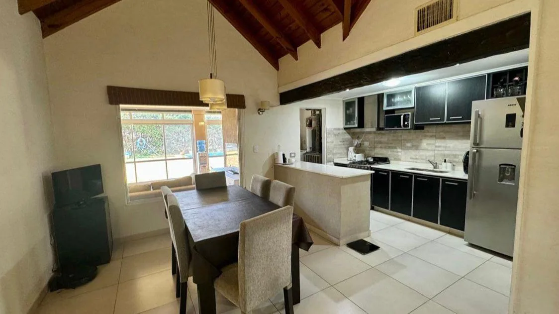 Casa en Alquiler de 5 Ambientes y Pileta