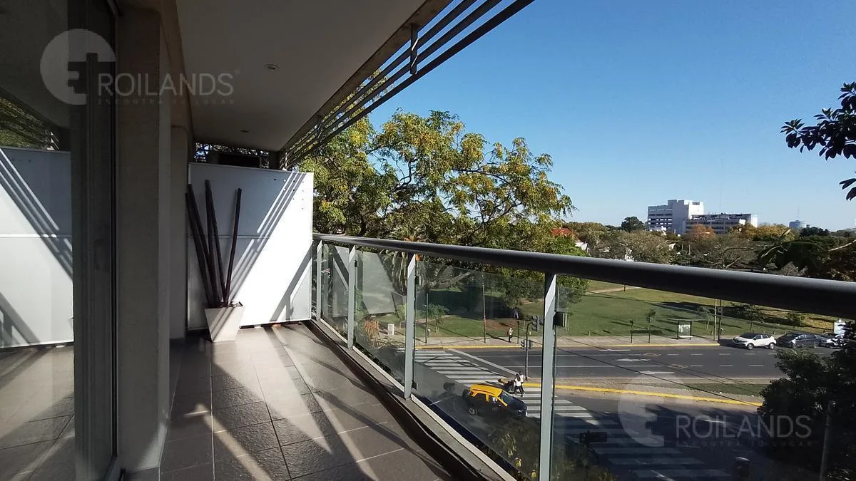 4th floor balcony park view