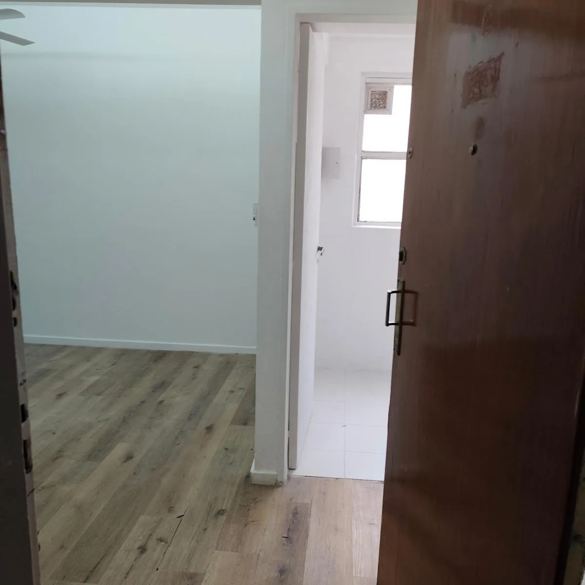 3 bedrooms, bathtub, gas kitchen