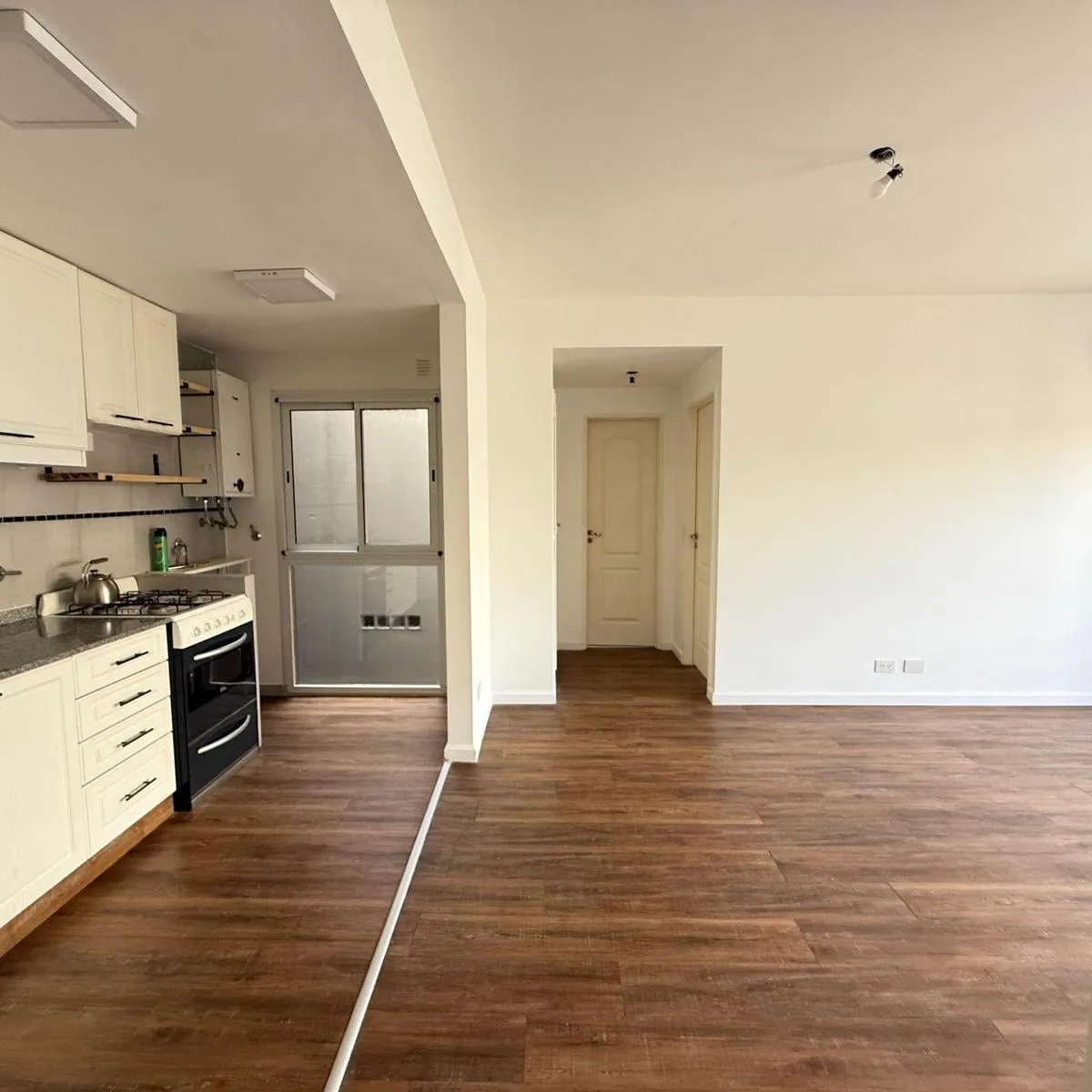 Departamento con Cochera en Alquiler y en Venta