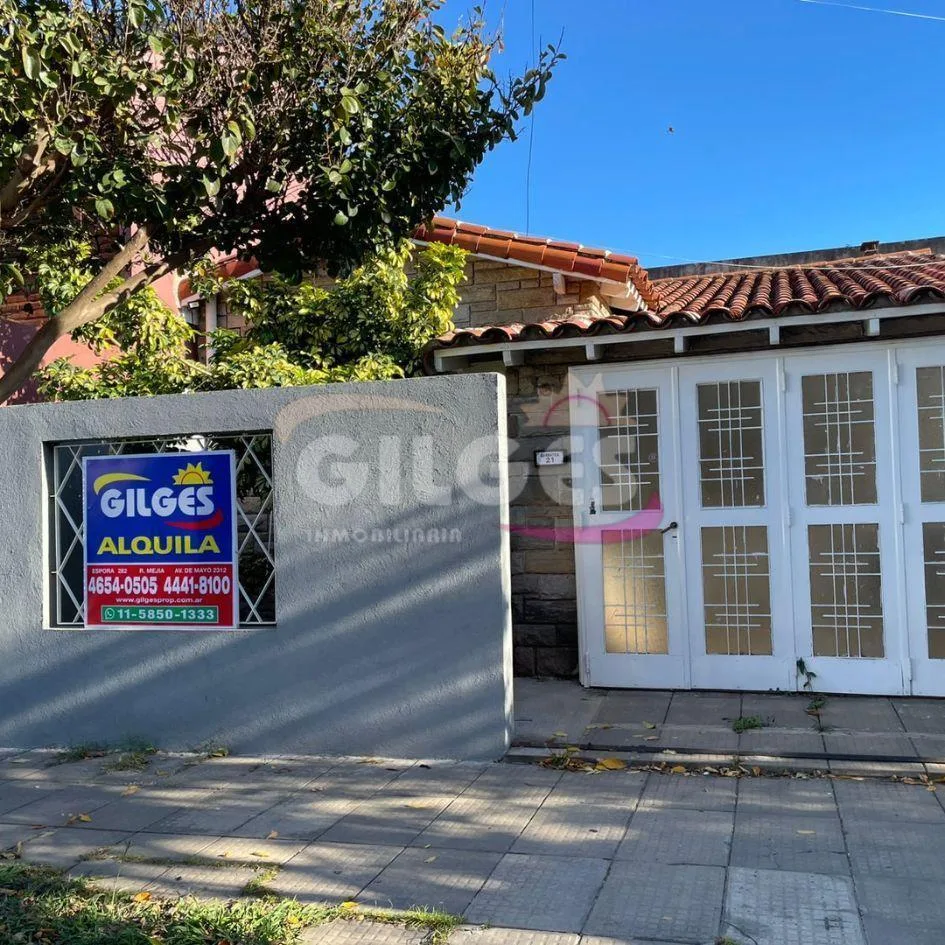 Alquiler Casa 3 Ambientes en Morón con Cochera Cubierta y Jardín