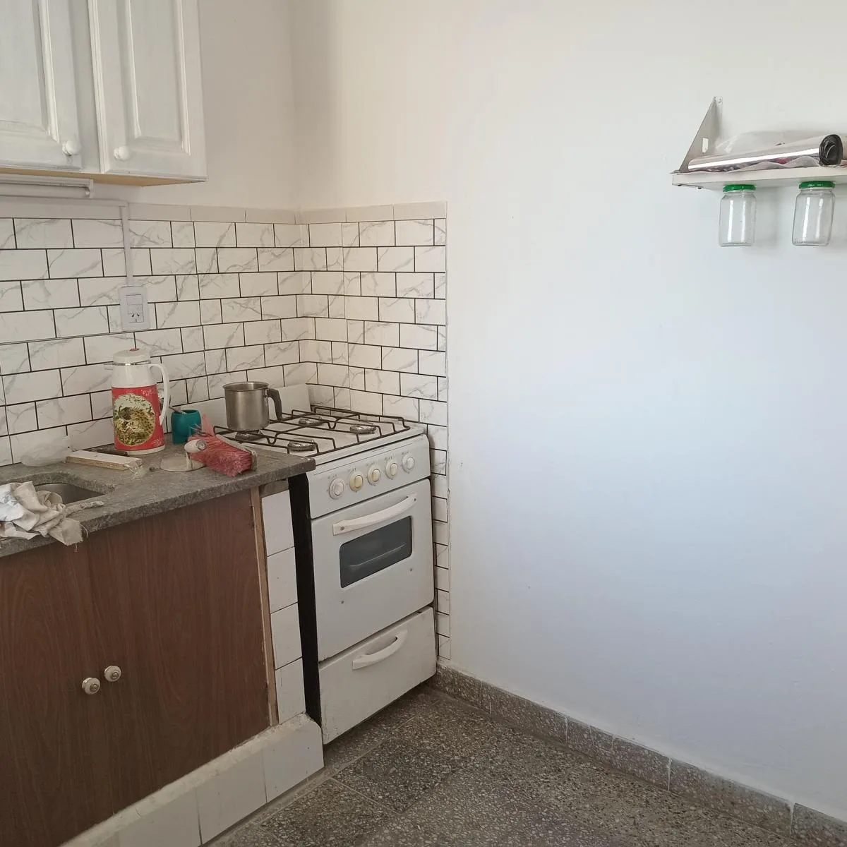2 ambientes al frente con balcón