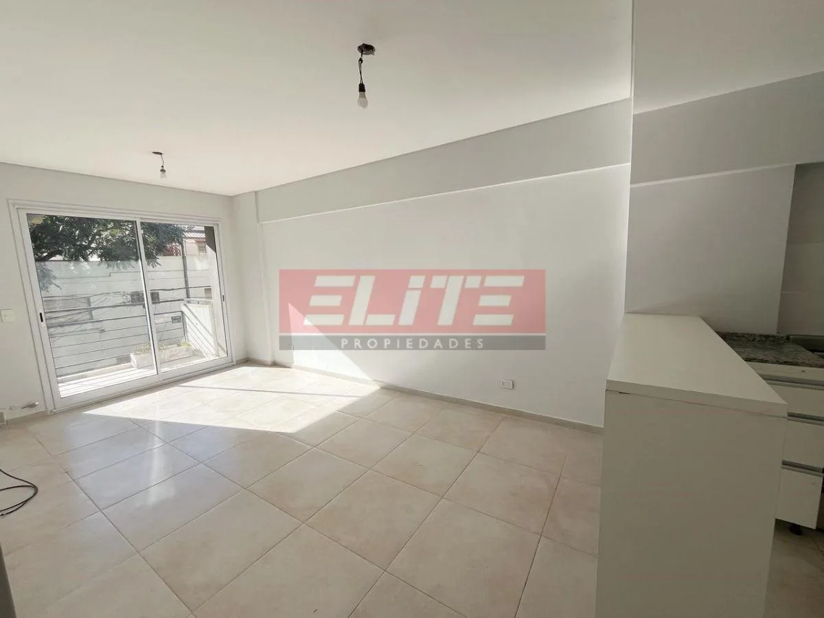Depto 2 Amb Solo Uso Profesional con Balcon Aterrazado Al Frente