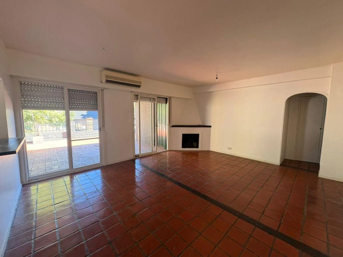 San Isidro (25 de Mayo 750) Depto 3 Dorm. Balcón. Terraza. Dep. Parrilla. Excelente Ubicación