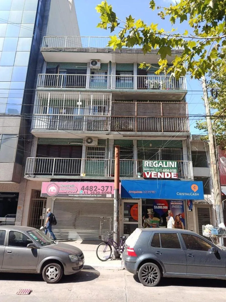 2 ambientes con balcón