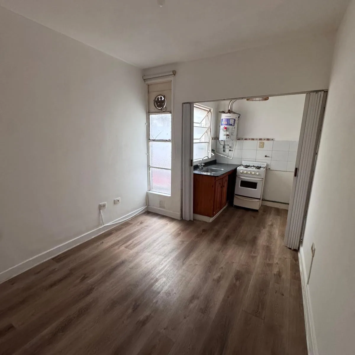 Departamento 2 Ambientes. 1ro por Escalera y a Pasos de Cuenca