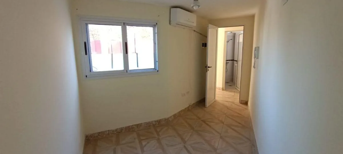 Monoambiente en Tercer Piso por Escalera