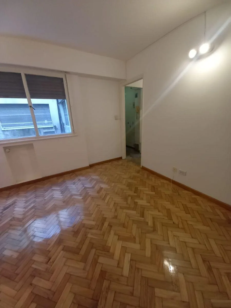 Junin Al 1200 (Entre Juncal y Arenales)