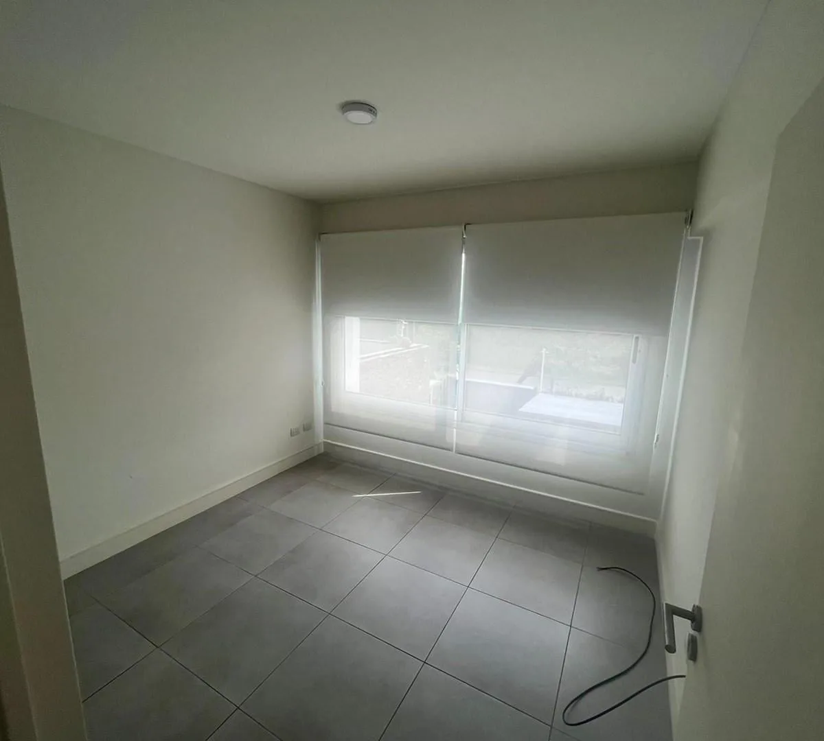 1BR, balcony with grill