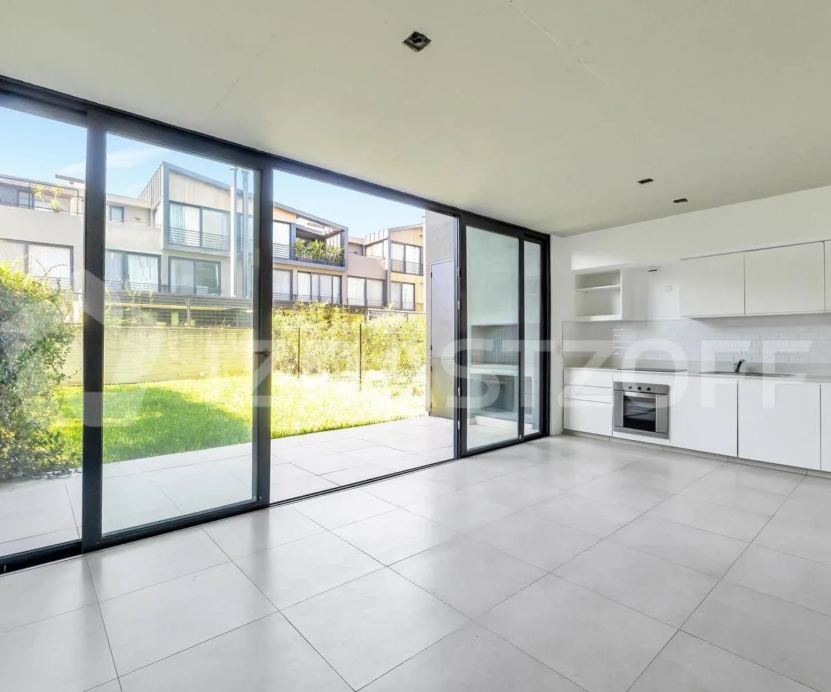 Duplex with private garden