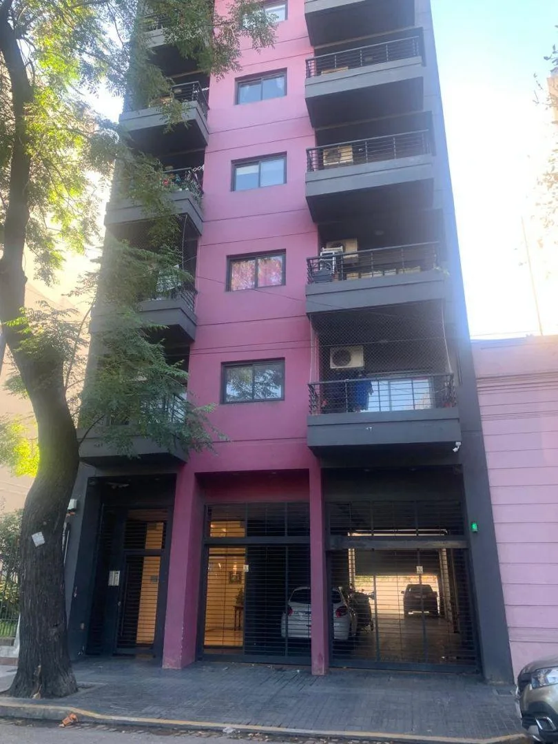 1 ambiente con balcón y terraza