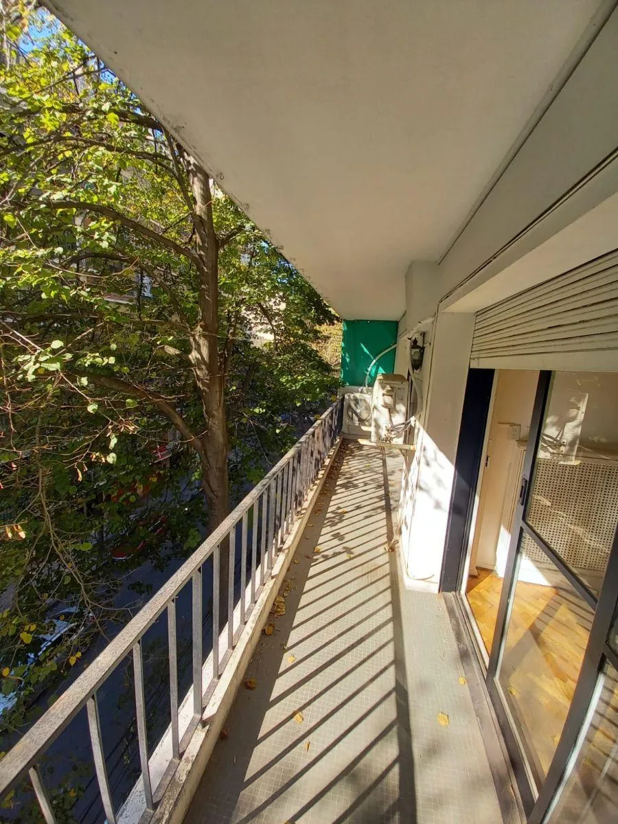 Amplio Departamento 4 Ambientes con Balcón y Cochera – Excelente Zona