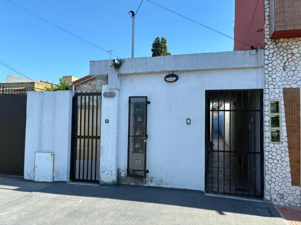 Alquiler - PH en Villa Domínico de 3 Ambientes con Patio