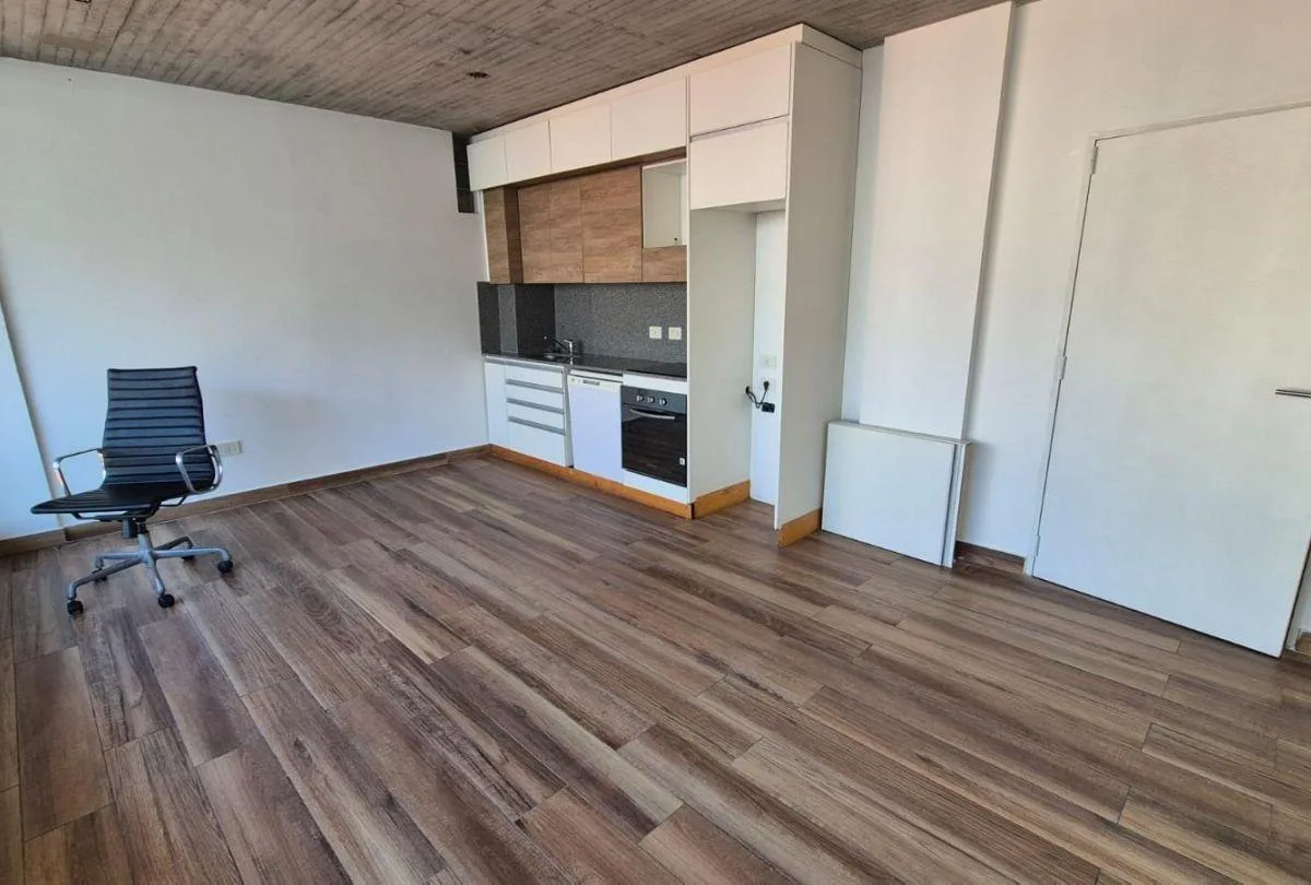 2-room unit with front balcony