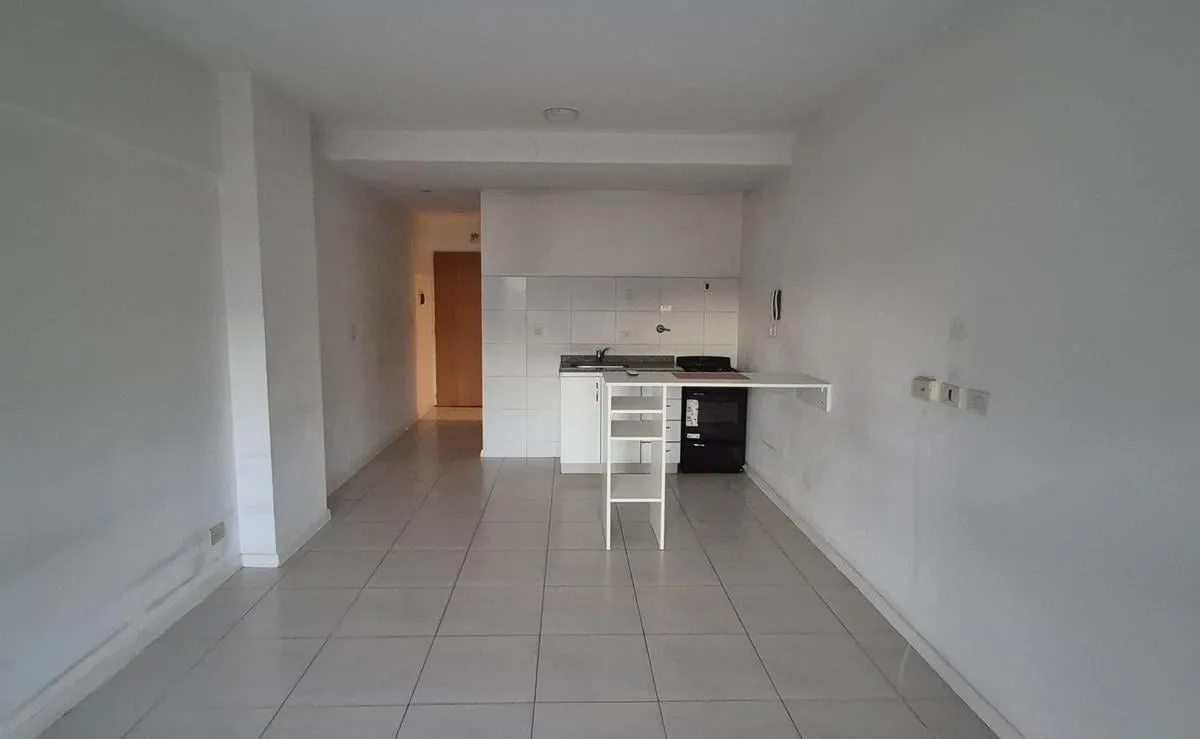 Aav. San Martin 5795 Piso 2º B - Alquiler Monoambiente con Balcón