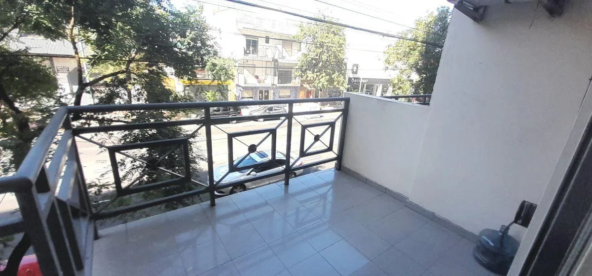 Departamento de 54 m&sup2; en Alquiler con Balcón y Patio en Flores Norte