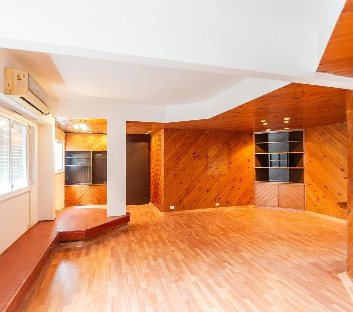 Departamento en Alquiler. Cinco Ambientes. Espacio Guardacoches. Muy Luminoso. Belgrano