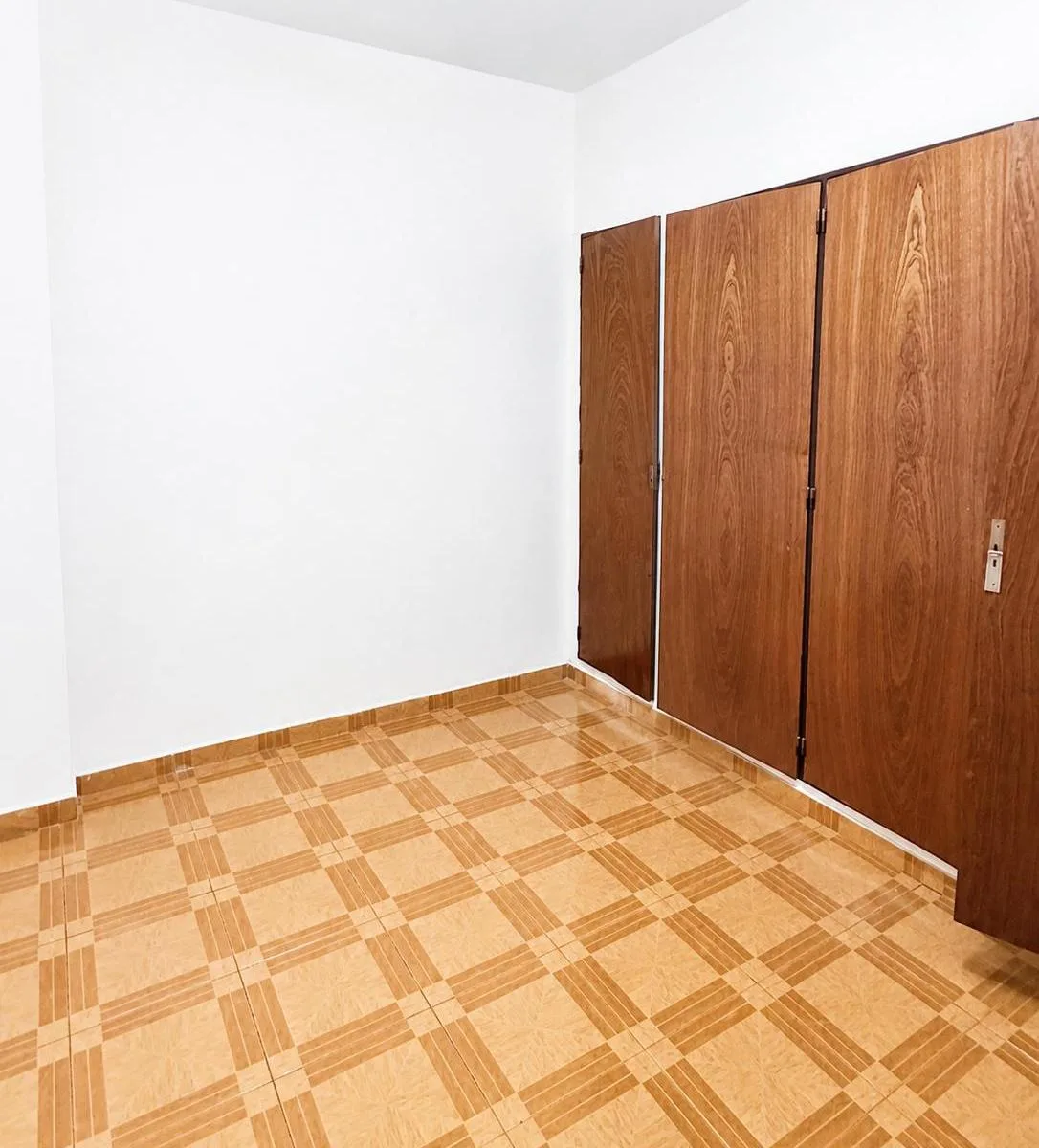 Полу-писо 3 спальни, 80 м²
