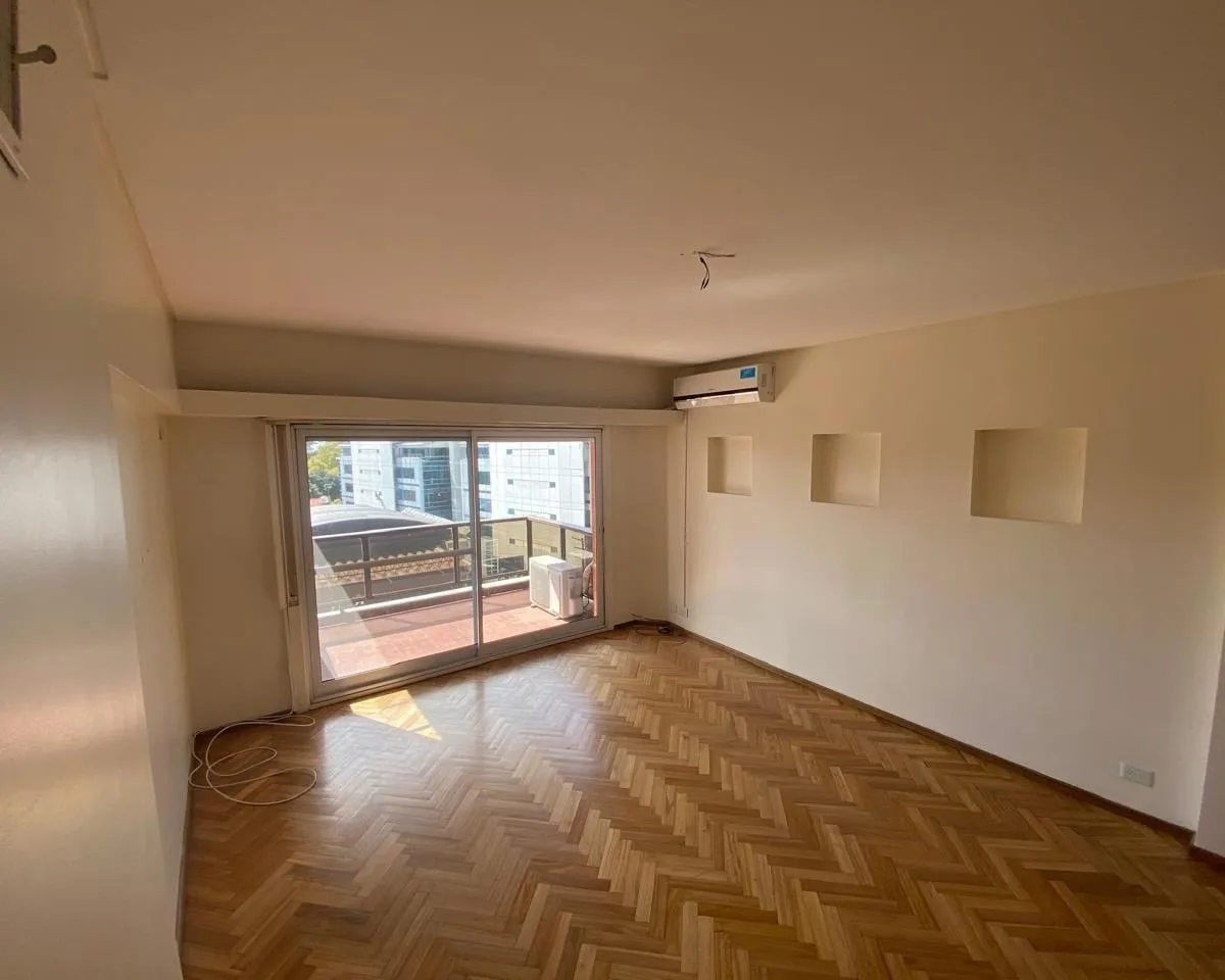 Alquiler Departamento 4 Ambientes con Dependencia, Cochera, Baulera y Vista Al Río en Vicente López