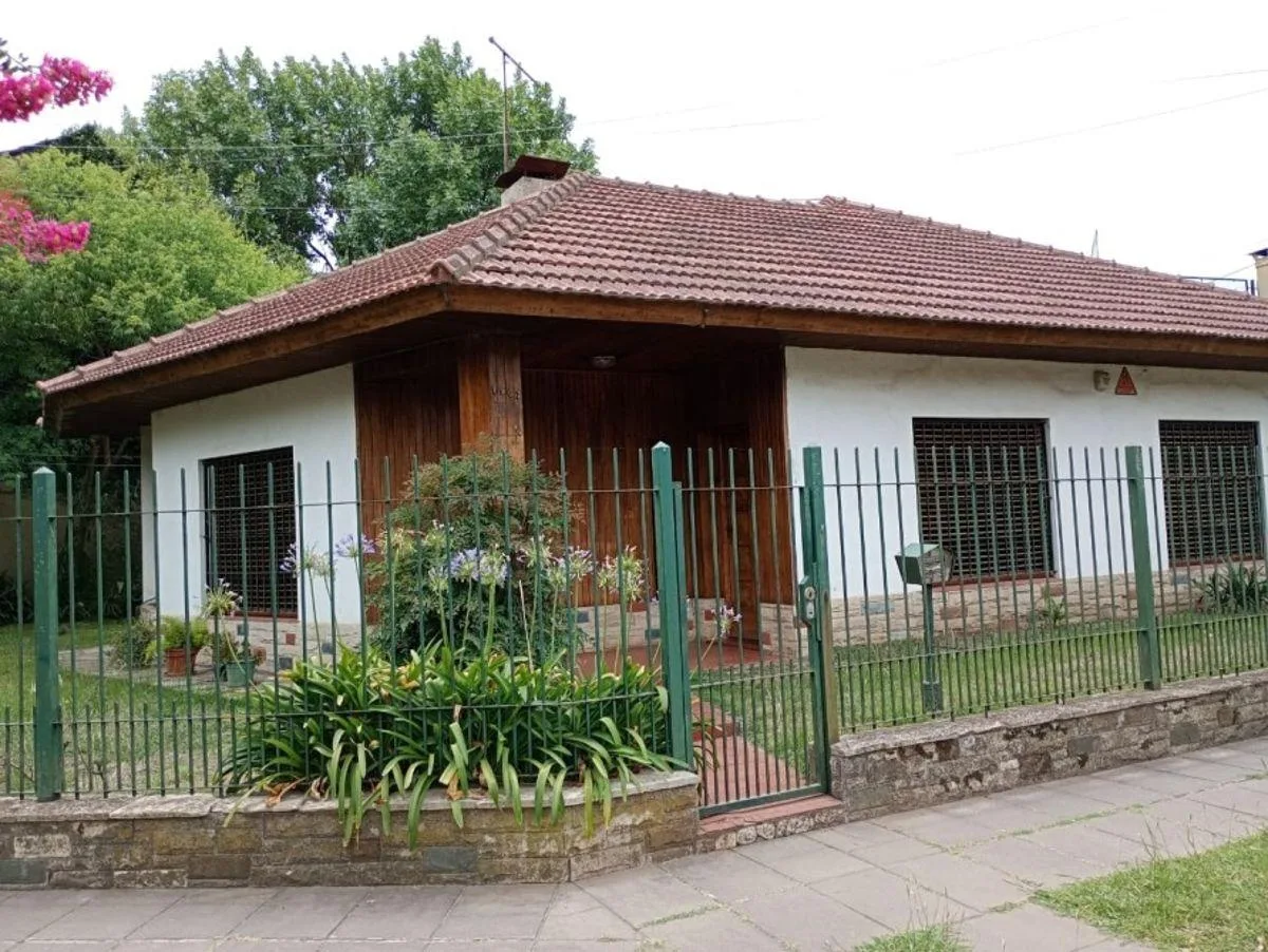 Дом 2 спальни, гараж и патио