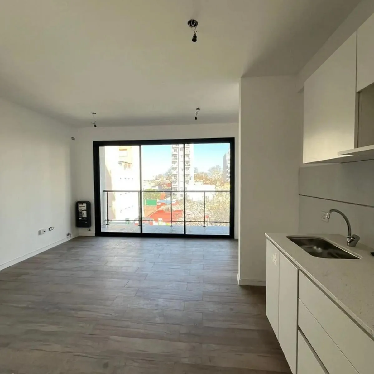 2-room unit with balcony and parking